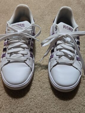 K-Swiss Women's White Sneakers with Purple Stripes